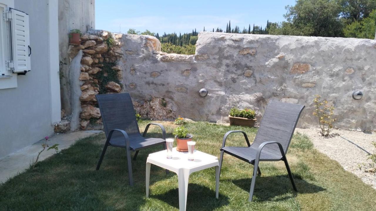 Vikou House Villa Yírion Eksteriør bilde